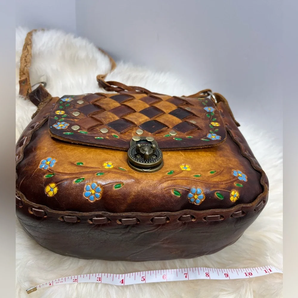 Gift
Vintage RARE Authentic 1970 Hand painted Tooled Leather Crossbody - Picture 12 of 17